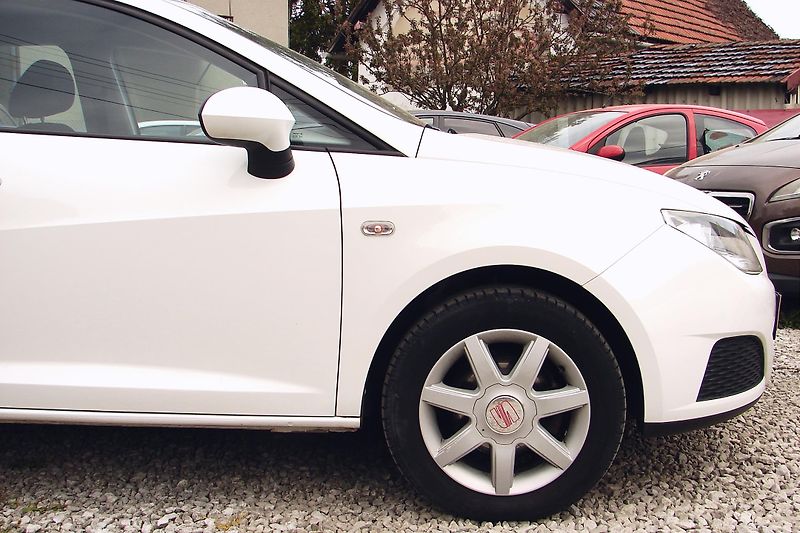 Seat Ibiza IV 1,4TDi 80PS EcoMotive KLIMA - fotka 30 z 32
