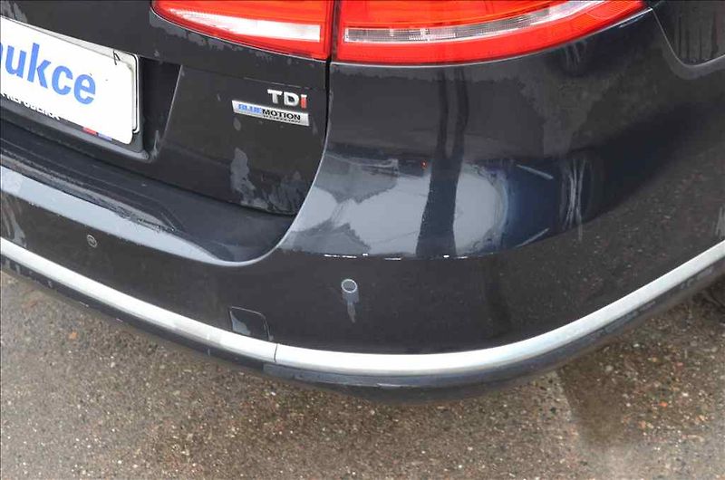 Volkswagen Passat (2014) VARIANT 1,6 TDI DSG - fotka 8 z 21