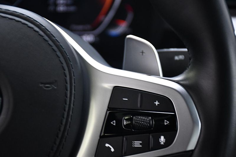 BMW Řada 5 520i M-SPORT 1M ČR REZERVACE - fotka 24 z 39