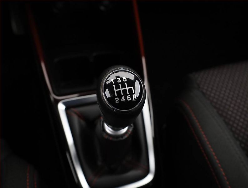 Suzuki Swift (2019) 1.4 BoosterJet Sport - fotka 11 z 17