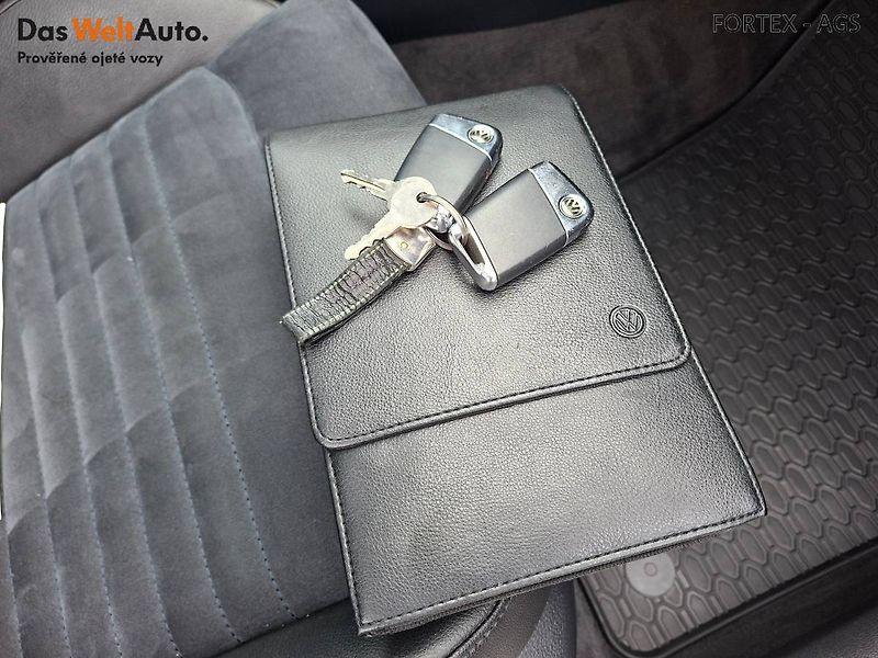 Volkswagen Passat (2015) Variant Highline, 2.0 TDI,110k - fotka 27 z 28