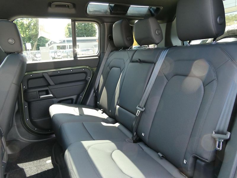 Land Rover Defender (2026) 110 3,0 X-Dynamic SE D250 - fotka 13 z 31