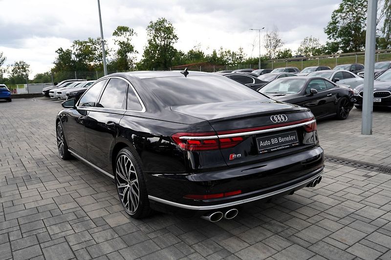Audi S8 4.0 TFSI Quattro/B&O/Matrix/57 - fotka 4 z 48
