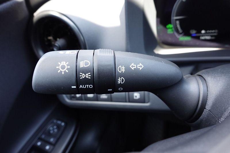Toyota C-HR 2,0 PHEV Plug-in Style - fotka 27 z 33