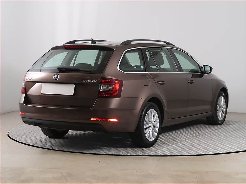 Škoda Octavia (2018) 1.6 TDI, Navi, Tempomat - fotka 5 z 16