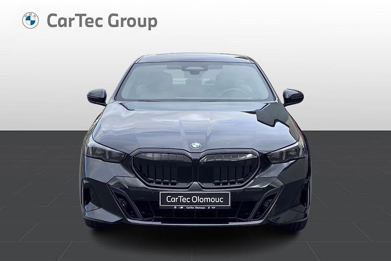 BMW Řada 5 540d xDrive Sedan - fotka 2 z 10