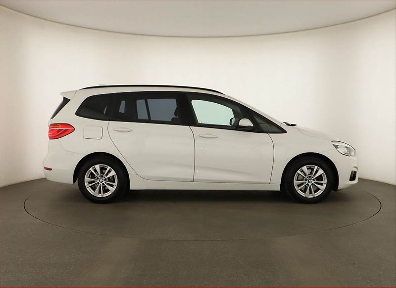 BMW Řada 2 (2015) Advantage 218d Gran Tourer - fotka 6 z 20