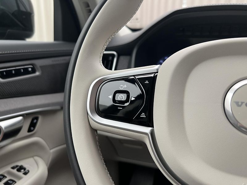 Volvo XC90 (2026) B5 AWD DARK PLUS AUT - fotka 21 z 48