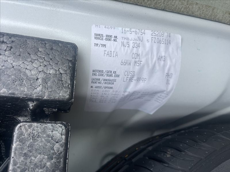 Škoda Fabia 1,4 TDi 66kw Klima FrontAssist - fotka 11 z 32