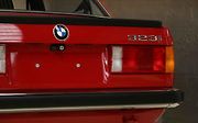 BMW 323i E30 s najetými 260 kilometry.