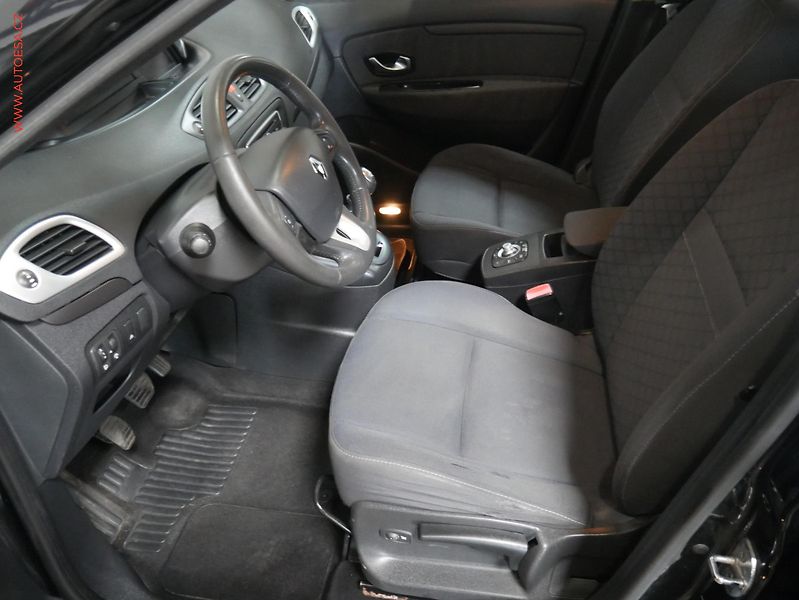Renault Scénic (2010) 1.9dCi 7míst, autoAC, temp - fotka 9 z 21