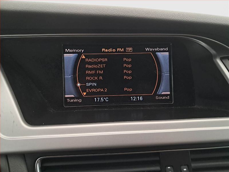 Audi A4 (2011) 2.0 TDI, Xenony, Vyhř. sedaček - fotka 12 z 16