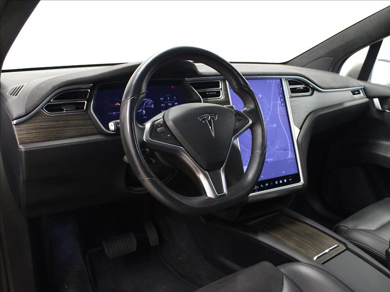 Tesla Model X Dual 90kWh 386KW - fotka 11 z 33