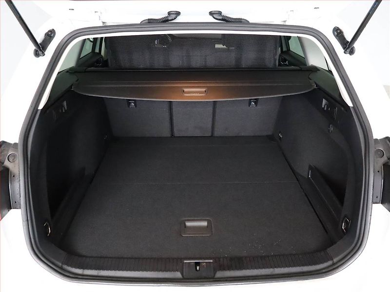 Volkswagen Passat (2018) Comfortline 2.0 TDI, Automat - fotka 12 z 18
