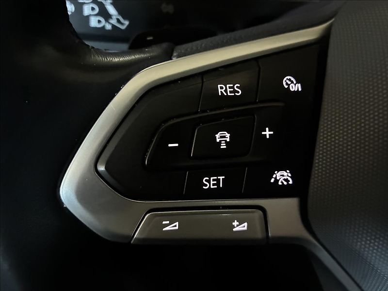 Volkswagen Tiguan Allspace 2,0 4 MOTION,TAŽNÉ,KAMERA 360 - fotka 15 z 34