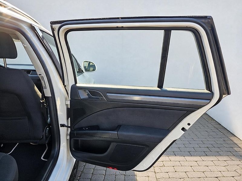 Škoda Superb 1.4 TSI 92 kW,TAŽNÉ,SERVISKA - fotka 23 z 40