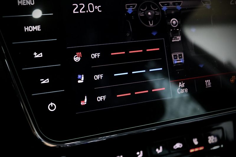 Škoda Superb 3 FL 2.0 TSI 140 kW DSG L&K  - fotka 40 z 52