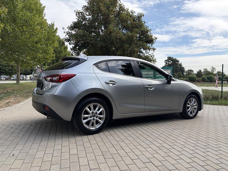 Mazda 3 2.0 Center-Line - fotka 13 z 36