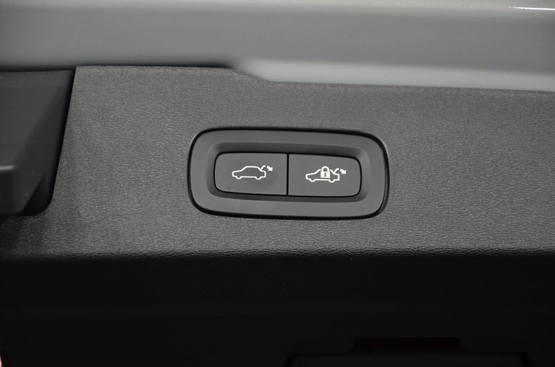 Volvo V60 (2024) CC B5 Ultimate AWD AT - fotka 22 z 25