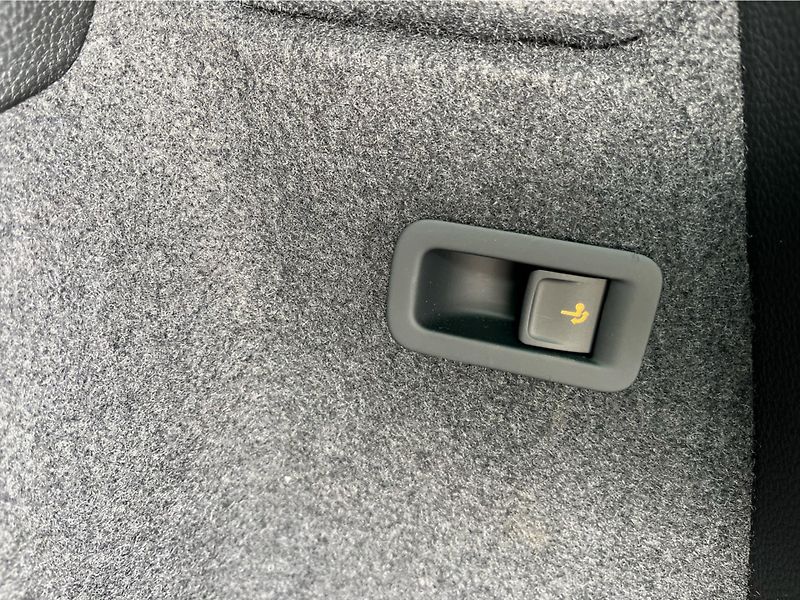 Škoda Karoq 2.0TDi 110 kW 4x4 TOP SELECTIO - fotka 26 z 29