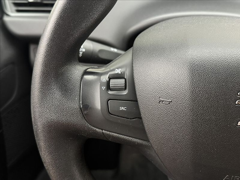 Peugeot 208 1,6 HDi DPH KLIMATIZACE LED ČR - fotka 9 z 29