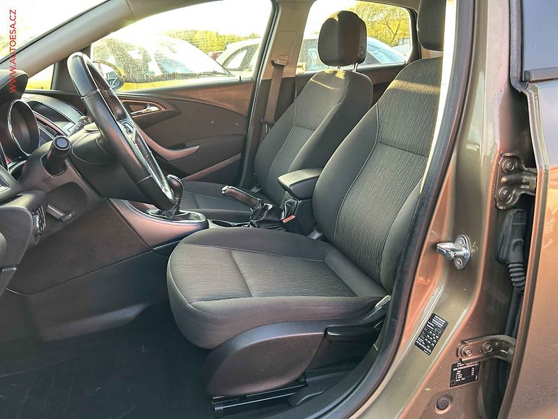Opel Astra (2012) 1.4 16V, Klima - fotka 9 z 15
