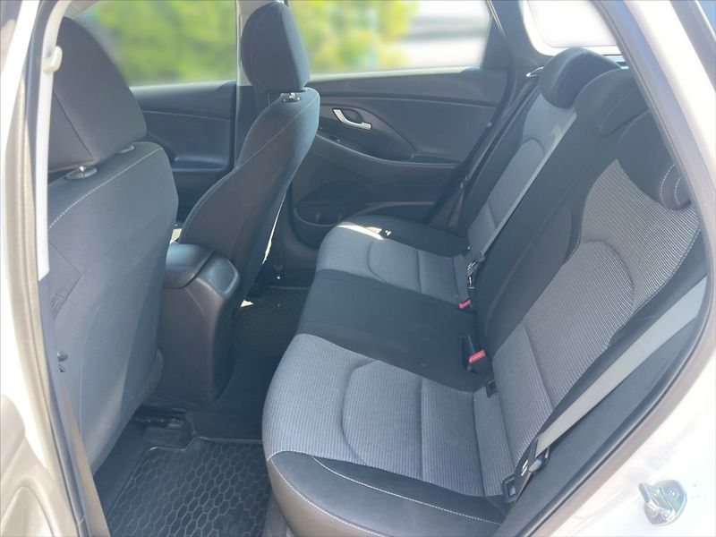 Hyundai i30 1,0 TGDI Family Comfort - fotka 8 z 11