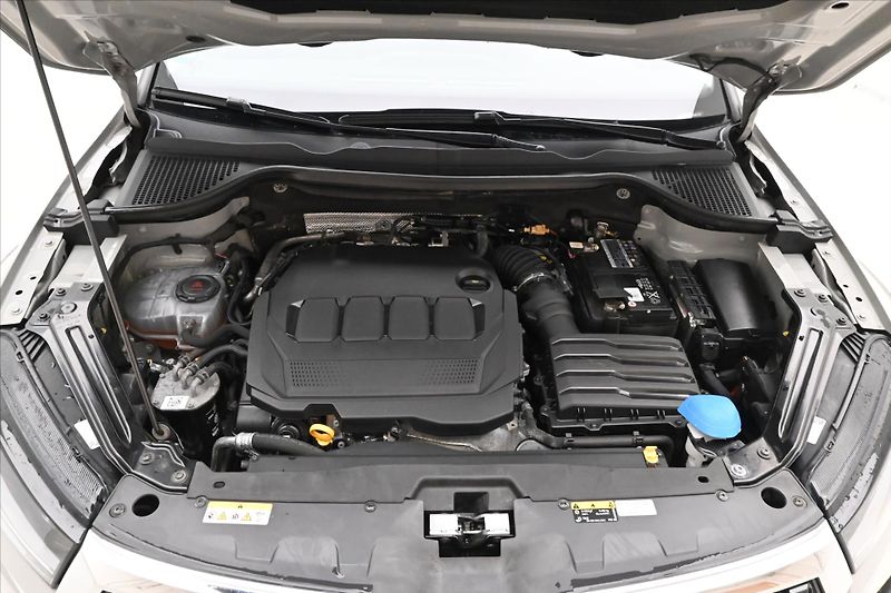 Škoda Karoq 2,0 TDI 110 kW 4x4 DSG Style Z - fotka 9 z 30