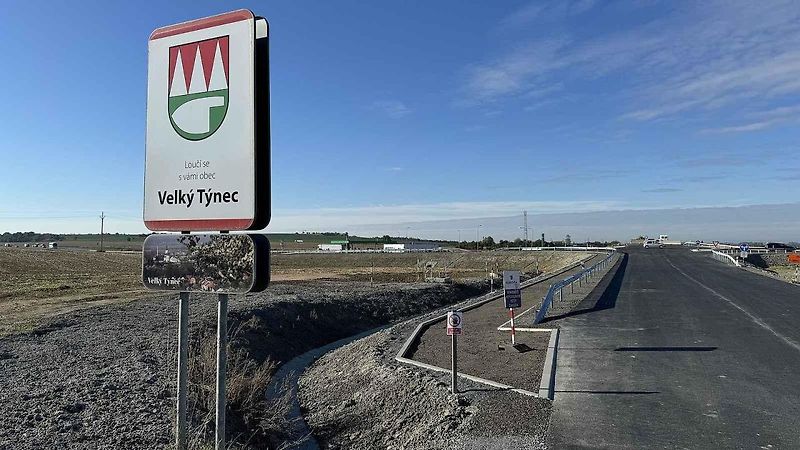 Mezi Olomoucí a Přerovem se jezdí přes novou křižovatku. Stavba dálnice D55 pokročila, 1. října 2024