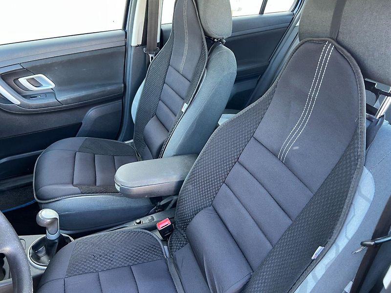 Škoda Fabia (2009) 1.4i 16V 63kW climatronic - fotka 16 z 23