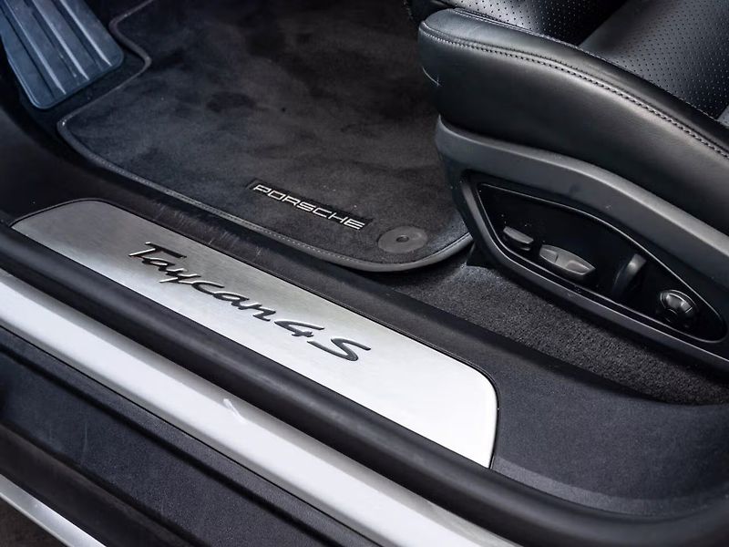 Porsche Taycan 4S Cross Turismo Pano 360 Inno - fotka 12 z 19