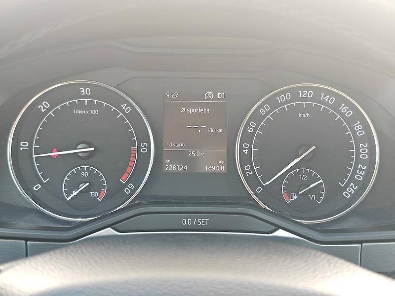 Škoda Superb Ambition Green tec 6DSG 2,0TDI - fotka 12 z 22