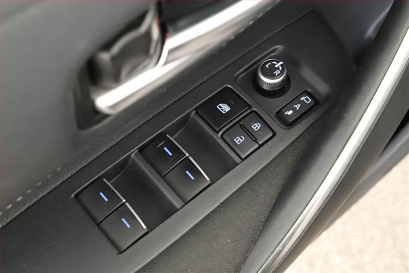 Toyota Corolla (2022) 2.0 Hybrid - fotka 15 z 18