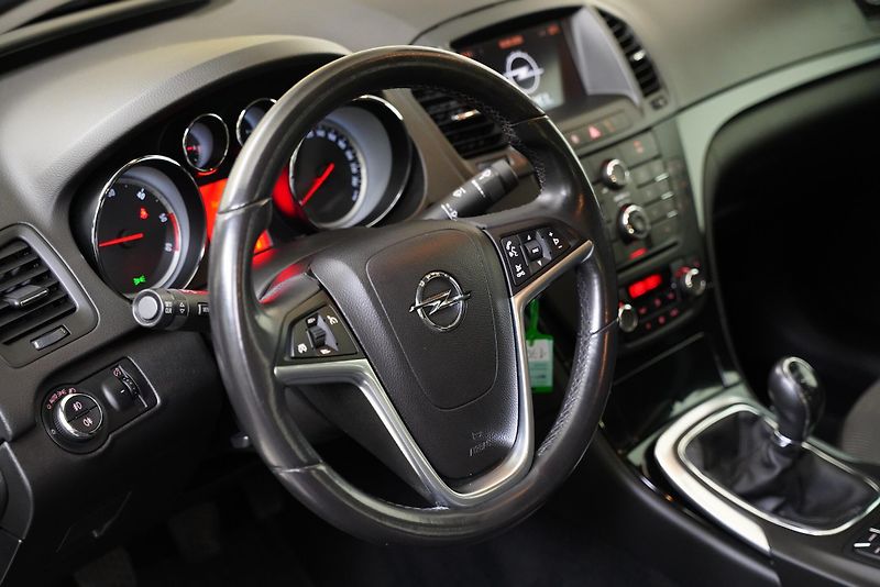 Opel Insignia - fotka 14 z 23