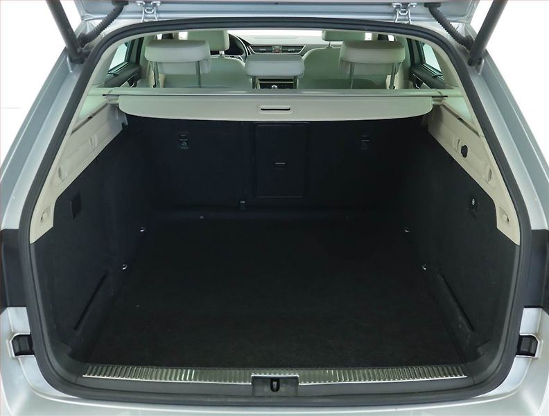 Škoda Superb (2023) Laurin&Klement 2.0 TDI - fotka 14 z 19