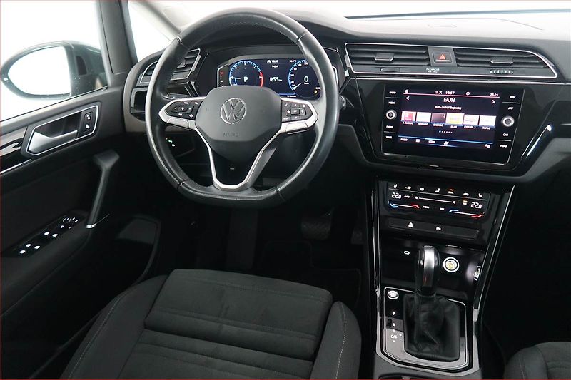 Volkswagen Touran (2023) 2.0 TDI - fotka 7 z 18