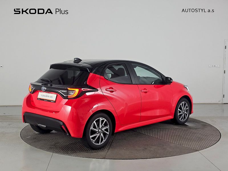 Toyota Yaris (2024) 1.5HEV 116k e-CVT SELECTION ST - fotka 2 z 27