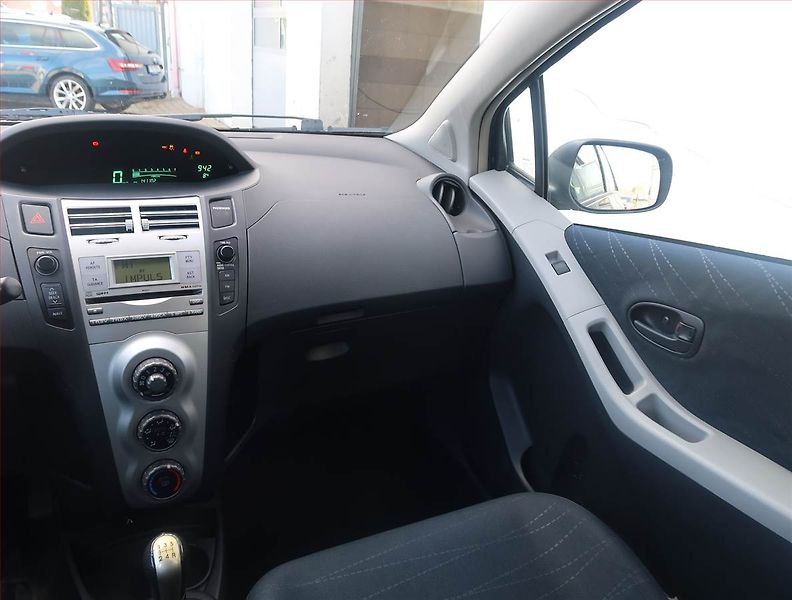 Toyota Yaris (2008) 1.0 VVT-i, po STK, CZ doklady - fotka 8 z 14