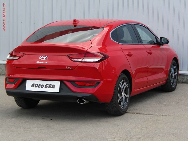 Hyundai i30 (2022) 1.0 T-GDi Fastback, 1.maj,ČR - fotka 4 z 22