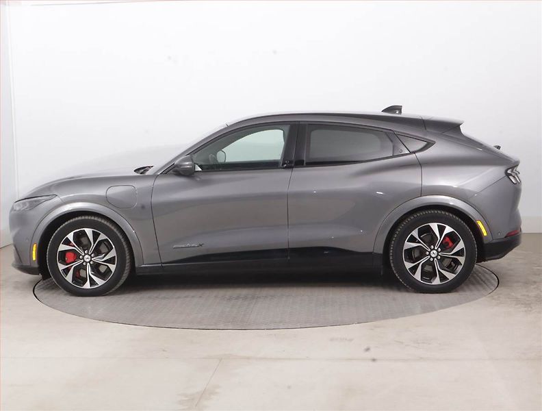 Ford Mustang Mach-E (2021) Extended Range AWD, SoH 93% - fotka 3 z 21