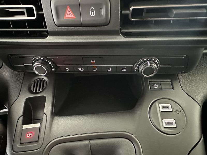 Fiat Qubo L (2026) Icon 1,2 Turbo 110k MT6   - fotka 17 z 21