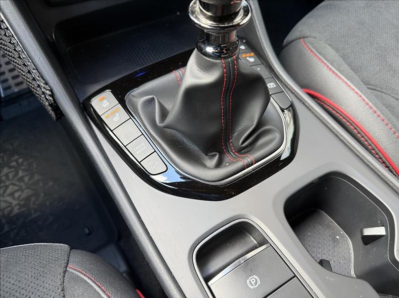 Hyundai Tucson 1,6 T-GDI  N Line - fotka 16 z 19