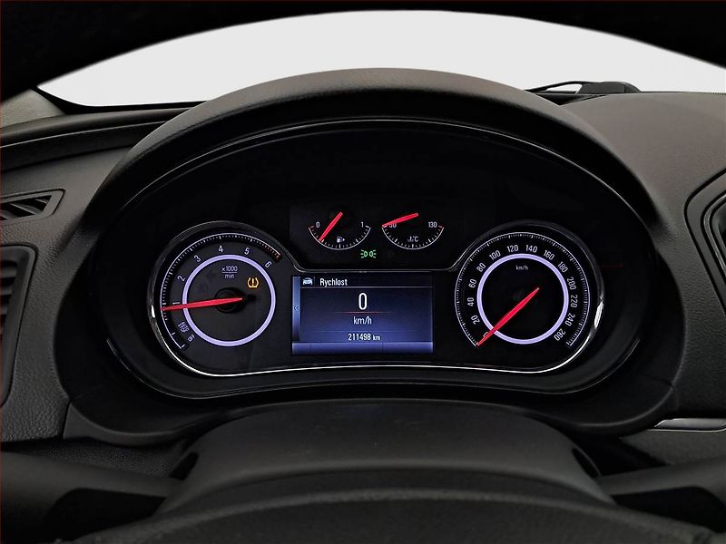 Opel Insignia (2015) 2.0 CDTI, Navi, Tempomat - fotka 11 z 23