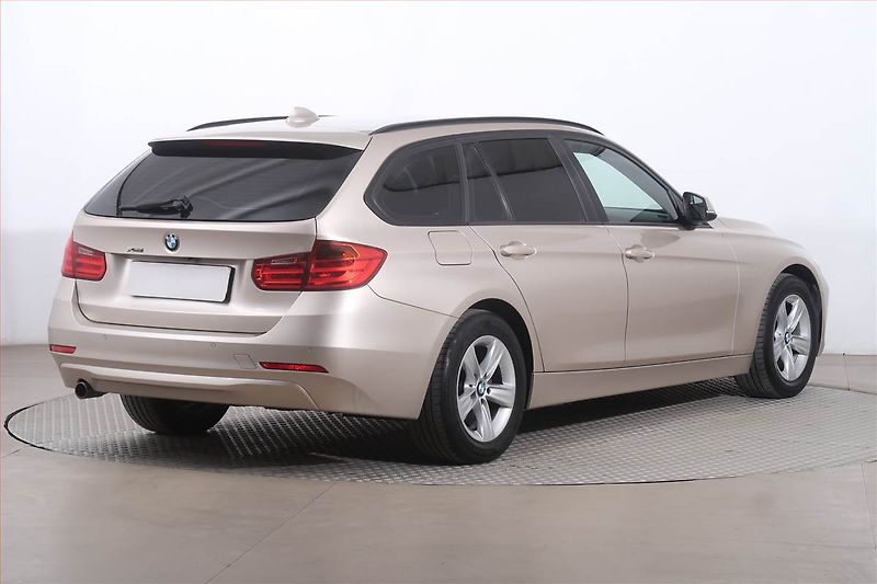 BMW Řada 3 (2015) 320 d xDrive, 4X4, Automat - fotka 5 z 24