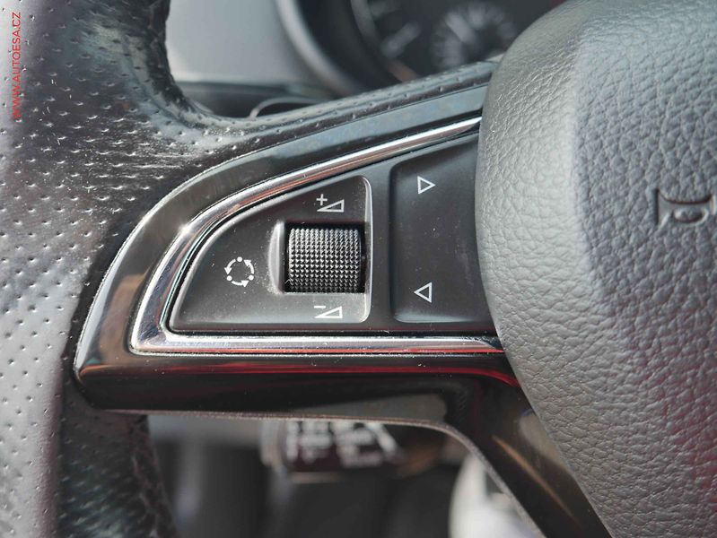 Škoda Octavia (2014) 2.0TDi, ČR, Style, DSG, navi - fotka 13 z 15