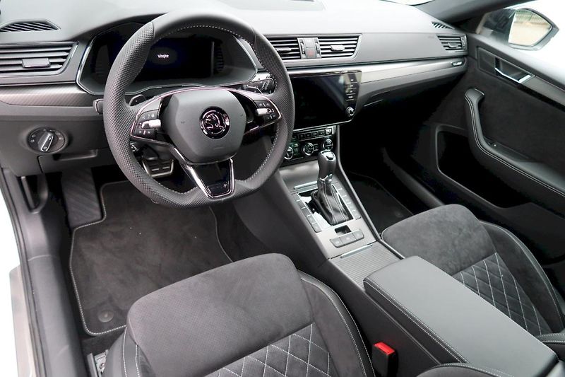 Škoda Karoq (2025) SportLine 2,0 TDi /110 kW - fotka 6 z 30