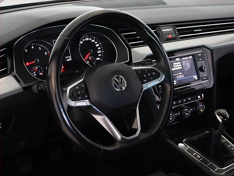 Volkswagen Passat (2019) 1.5 TSI, Tempomat - fotka 18 z 24