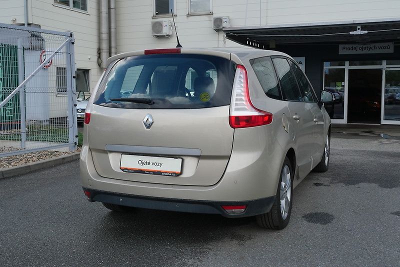 Renault Scénic - fotka 2 z 6