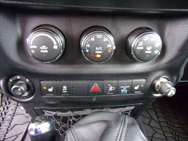 Jeep Wrangler 2,8 CRD Rubikon 147kW 1maj. - fotka 22 z 30