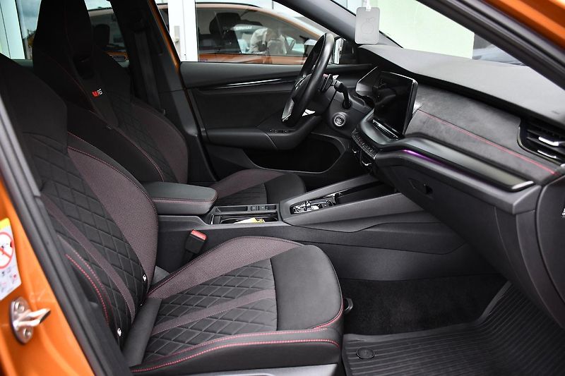 Škoda Octavia 2.0TDi RS DSG 1M ČR - fotka 19 z 39